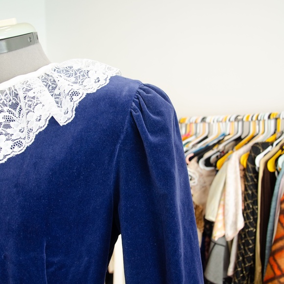 Vintage Blue Velvet Dress - Picture 4 of 8